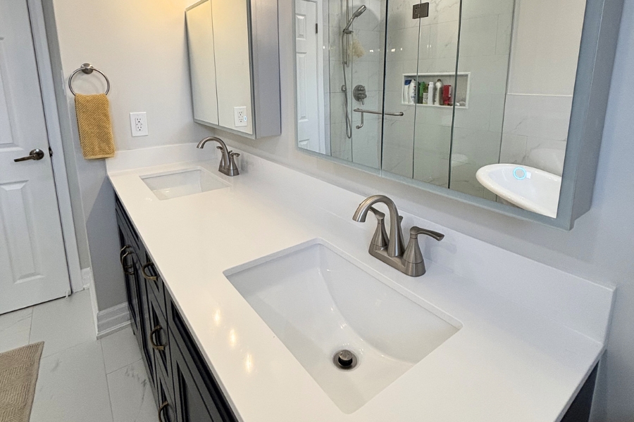 Modern bathrooms in Oakville